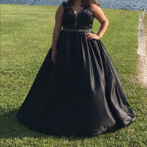 Sherri Hill black prom dress